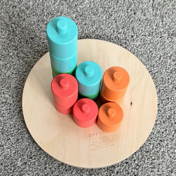 LOVEVERY pegboard and all 12 pegs from the Adventurer play kit 16 mo + - Picture 5 of 6